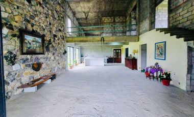 CASA DE CAMPO CON MAS DE UNA HECTAREA DE TERRENO A LAS AFUERAS DE CORDOBA