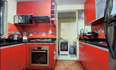 VENTA DE CASA DE 3 PISOS EN CONDOMINIO SOL DE PIMENTEL