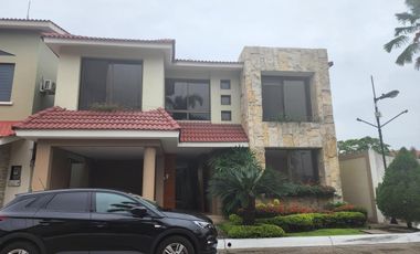 Alquiler de Casa en Samborondón, Guayaquil