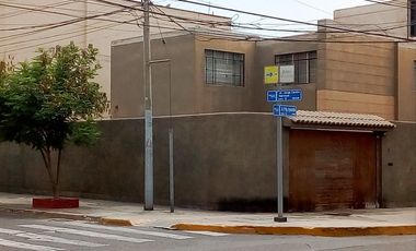 VENDO CASA EN ESQUINA