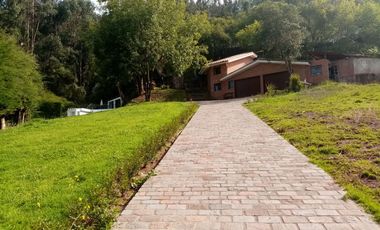 VENTA DE CASA CASA DE CAMPO SOBRE UN ÁREA DE TERRENO DE 4,325.02m2 EN URB. SANTA MARÍA – CUSCO