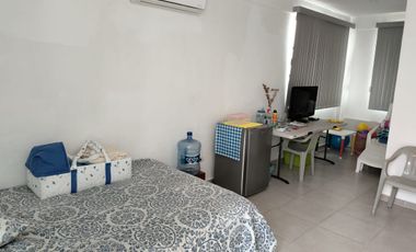 Se Vende Salón de Eventos en Cancún con Alberca y Dos Estudios Sobre Av. Fonatur