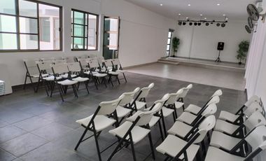 Se Vende Salón de Eventos en Cancún con Alberca y Dos Estudios Sobre Av. Fonatur