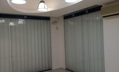 LOCAL EN RENTA TOTALMENTE EQUIPADO  PROPIO PARA DESPACHO DE ABOGADOS ,