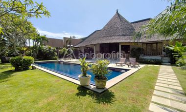 Bali Dream Leasehold Villa: Ultimate Comfort Steps from Petitenget Beach