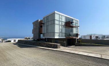 Impresionate casa de moderno diseño en Playa Misterio