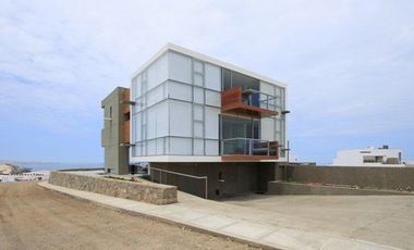 Impresionate casa de moderno diseño en Playa Misterio