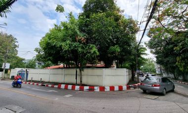 ** Urgent Sale ** Land with buildings in Muang Thong Village 2 Project 3 Soi Phatthanakan 53