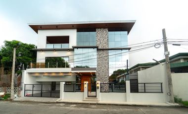 Brand New Modern Designer House and Lot near NAIA and Commercial Areas