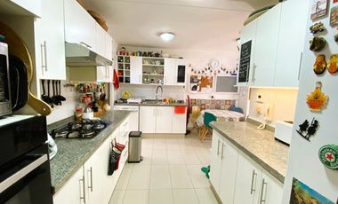 Impecable En Condominio Sector Las Pircas