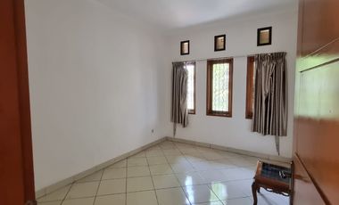 DISEWAKAN RUMAH NYAMAN DAN ASRI @ SETRADUTA BANDUNG UTARA