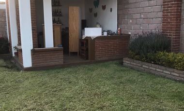 CASA EN SANTIAGO CUAUTLALPAN