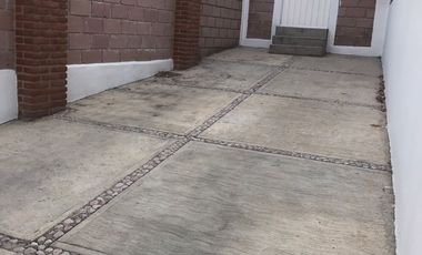 CASA EN SANTIAGO CUAUTLALPAN