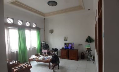 Rumah dijual di Cipete Utara Kebayoran Baru Semi Furnish Lokasi Ok