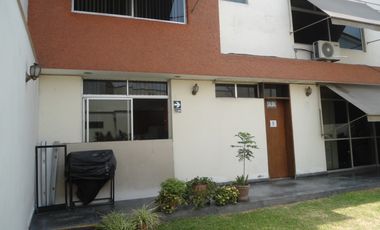 Céntrica Casa con licencia para oficinas Administrativas en zona financiera