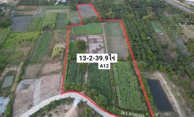 Land for sale in Chonburi, Mueang Subdistrict, good location, next to public road. Near the community