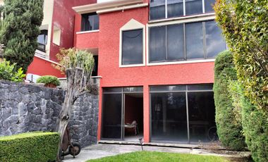 ¡Hermosa Casa en Exclusivo Fraccionamiento Cerca de La Ibero!