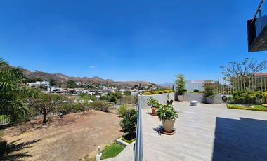 LAS CAÑADAS CASA EN VENTA FRENTE AL COLEGIO ALEMAN CON ALBERCA