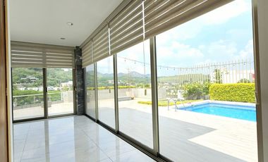 LAS CAÑADAS CASA EN VENTA FRENTE AL COLEGIO ALEMAN CON ALBERCA