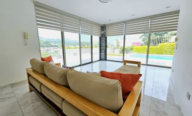 LAS CAÑADAS CASA EN VENTA FRENTE AL COLEGIO ALEMAN CON ALBERCA