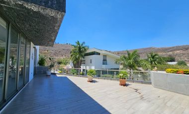 LAS CAÑADAS CASA EN VENTA FRENTE AL COLEGIO ALEMAN CON ALBERCA