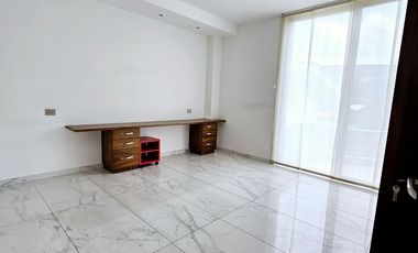 LAS CAÑADAS CASA EN VENTA FRENTE AL COLEGIO ALEMAN CON ALBERCA