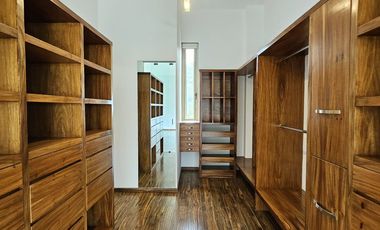 LAS CAÑADAS CASA EN VENTA FRENTE AL COLEGIO ALEMAN CON ALBERCA