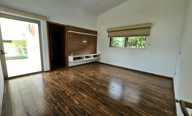 LAS CAÑADAS CASA EN VENTA FRENTE AL COLEGIO ALEMAN CON ALBERCA