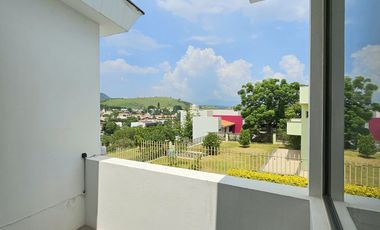 LAS CAÑADAS CASA EN VENTA FRENTE AL COLEGIO ALEMAN CON ALBERCA