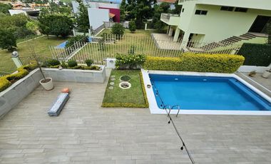 LAS CAÑADAS CASA EN VENTA FRENTE AL COLEGIO ALEMAN CON ALBERCA