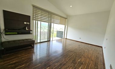 LAS CAÑADAS CASA EN VENTA FRENTE AL COLEGIO ALEMAN CON ALBERCA