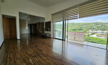 LAS CAÑADAS CASA EN VENTA FRENTE AL COLEGIO ALEMAN CON ALBERCA