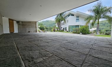 LAS CAÑADAS CASA EN VENTA FRENTE AL COLEGIO ALEMAN CON ALBERCA