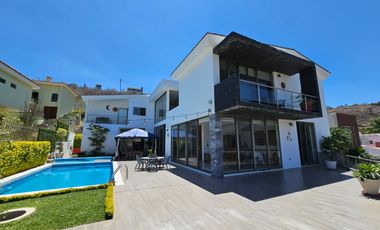 LAS CAÑADAS CASA EN VENTA FRENTE AL COLEGIO ALEMAN CON ALBERCA