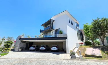 LAS CAÑADAS CASA EN VENTA FRENTE AL COLEGIO ALEMAN CON ALBERCA