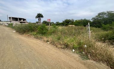 Terreno esquinero de venta en la zona norte de Portoviejo, sector el negrital