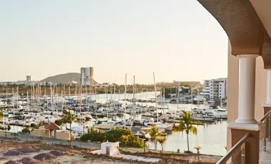 VENDEDOR MOTIVADO Condominio en venta Portofino, vista a la marina. Turn-key deal
