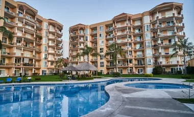 VENDEDOR MOTIVADO Condominio en venta Portofino, vista a la marina. Turn-key deal