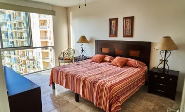 VENDEDOR MOTIVADO Condominio en venta Portofino, vista a la marina. Turn-key deal
