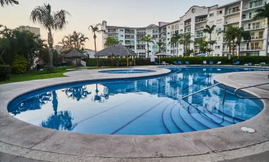 VENDEDOR MOTIVADO Condominio en venta Portofino, vista a la marina. Turn-key deal