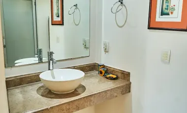 VENDEDOR MOTIVADO Condominio en venta Portofino, vista a la marina. Turn-key deal