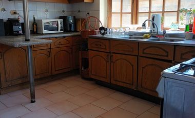Casa dos pisos, 5 dormitorios, 4 baños 638/167