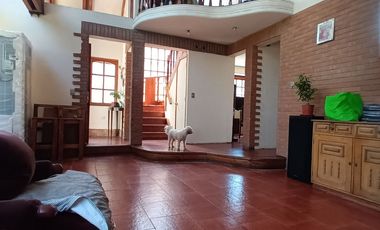 Casa dos pisos, 5 dormitorios, 4 baños 638/167