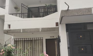 Arriendo casa Comercial sector Santa Teresita Laureles Medellín