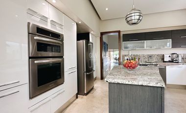 INCREIBLE CASA EN VALLE REAL EN VENTA EN COTO SANTA FE