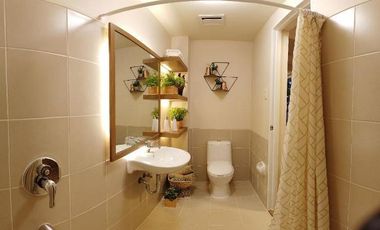 READY TO MOVE IN Spacious 2-BR Condo End Unit in Parañaque near Airport, Parañaque City Hall