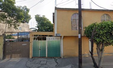Casa en venta en Col. Santa Marta Acatitla, Iztapalapa   ¡Compra esta propiedad mediante Cesión de Derechos e incrementa tu patrimonio! ¡Contáctame, te digo cómo hacerlo!