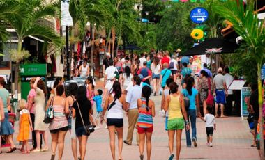 Condo en Residencial con club de playa, golf, alberca en venta Playa del Carmen.