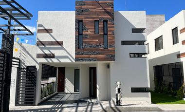 Casa NUEVA EN VENTA en Granjas del sur