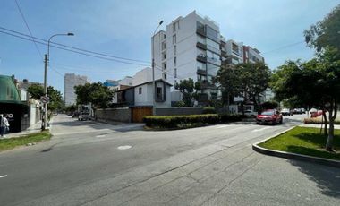 VENTA DE CASA COMO TERRENO PARA PROYECTO, MIRAFLORES, 375 m2